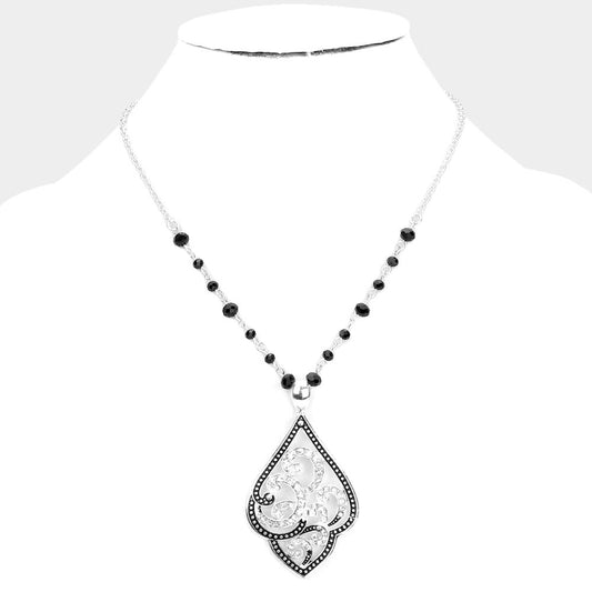 EMBELLISHED METAL PETAL PENDANT NECKLACE